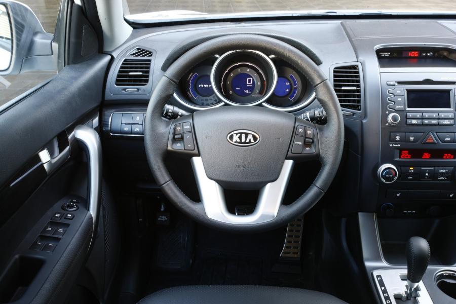  Kia Sorento Hybrid 2010 года  (фото 17 из 31)